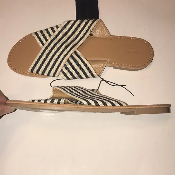 NWT Women’s Forever21 X Strap Sandals - Picture 7 of 9